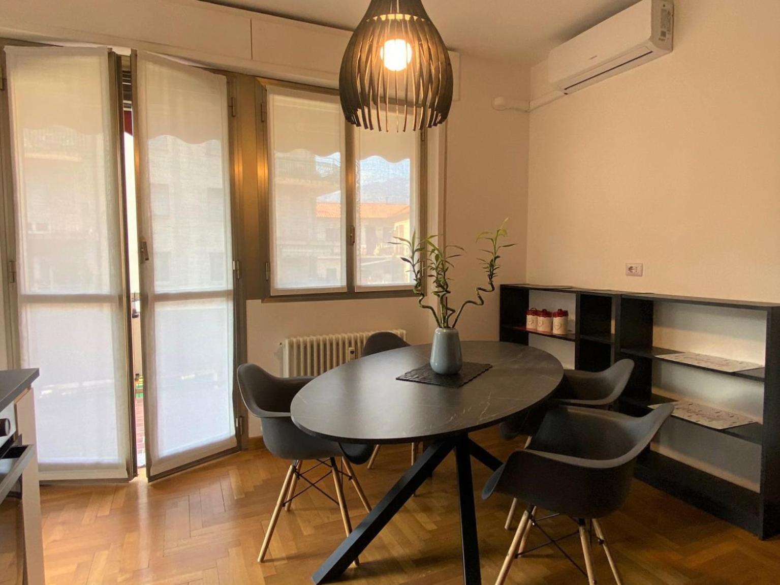 The Little Duck - Modern Apartment With Balcony Como Exterior photo