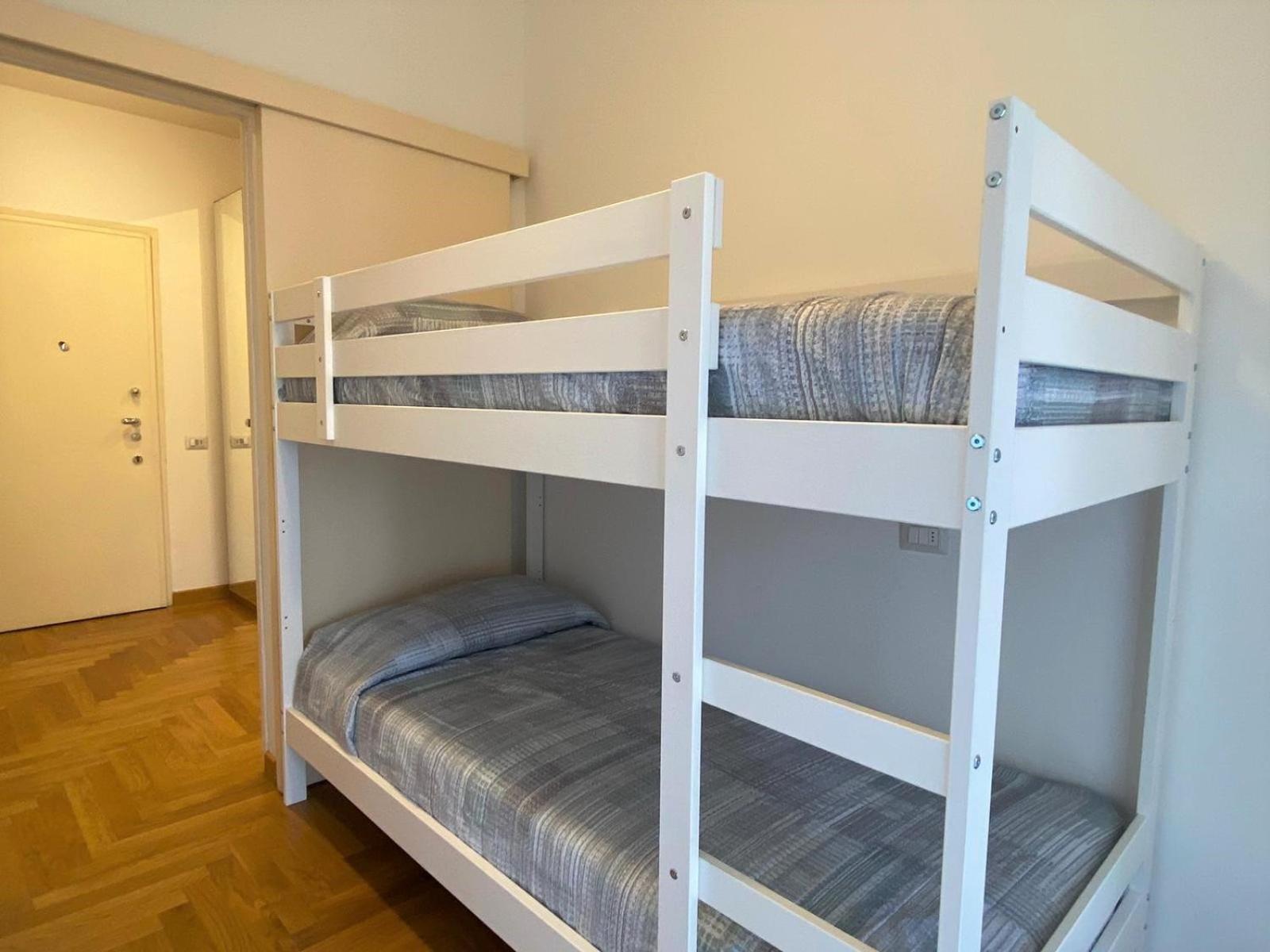 The Little Duck - Modern Apartment With Balcony Como Exterior photo