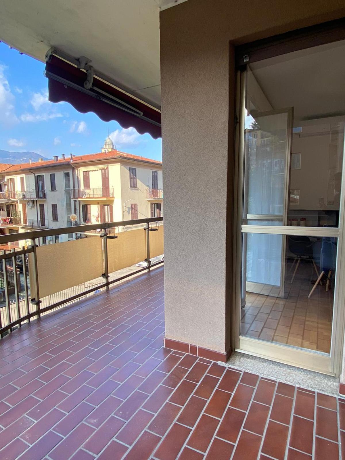 The Little Duck - Modern Apartment With Balcony Como Exterior photo